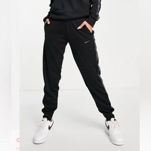 Nike Taping Pack Polyknit cuffed Sweatpants